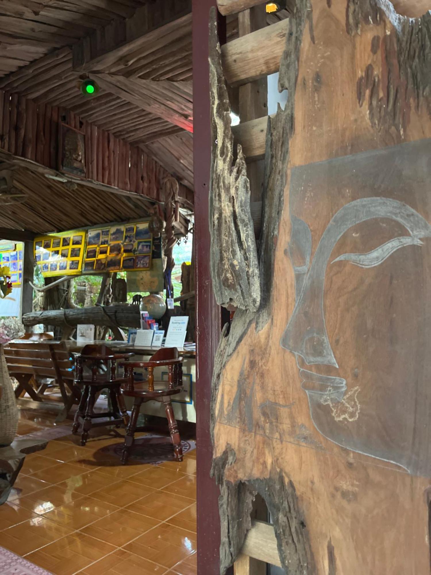 Three J Guesthouse กำแพงเพชร ภายนอก รูปภาพ