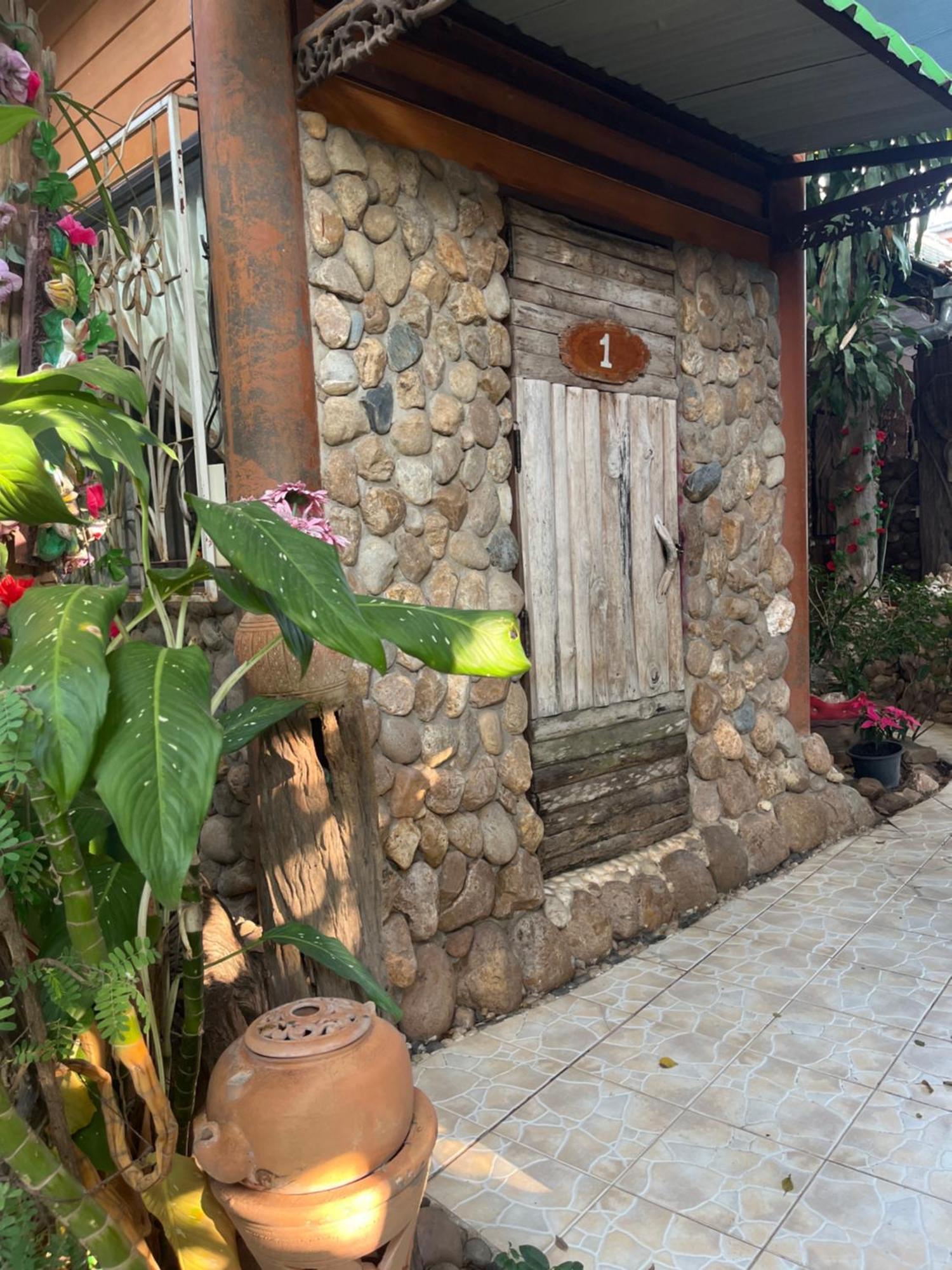 Three J Guesthouse กำแพงเพชร ภายนอก รูปภาพ