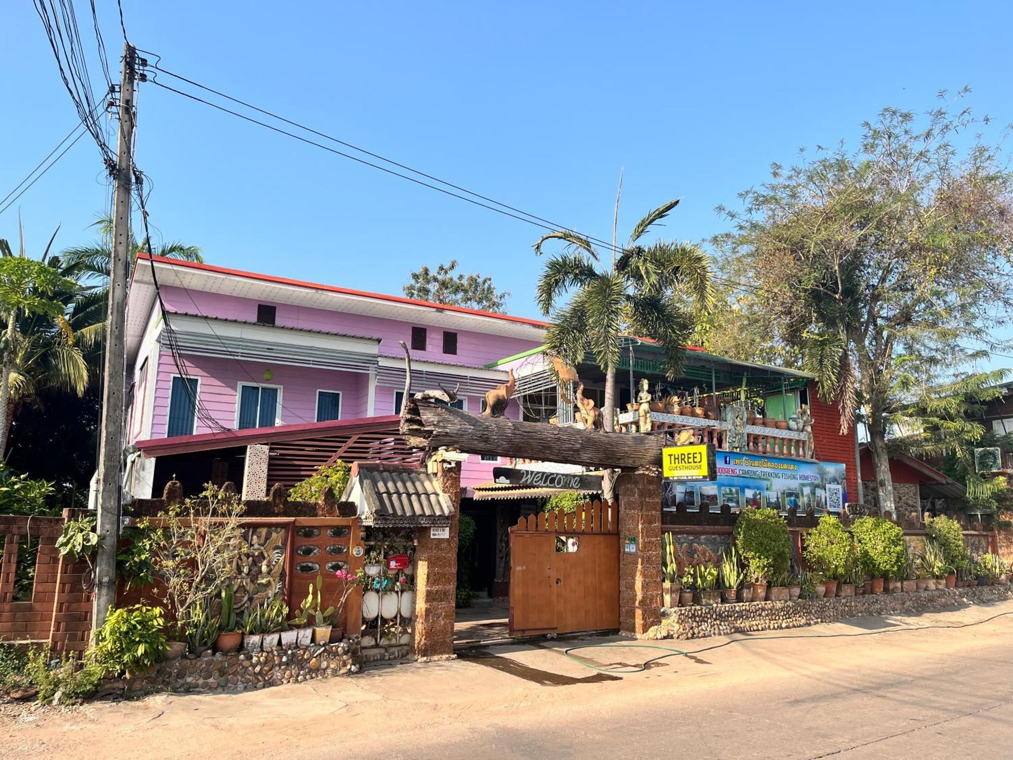 Three J Guesthouse กำแพงเพชร ภายนอก รูปภาพ