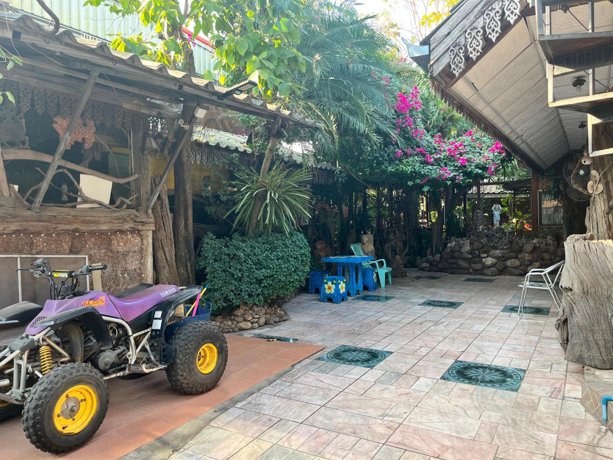 Three J Guesthouse กำแพงเพชร ภายนอก รูปภาพ
