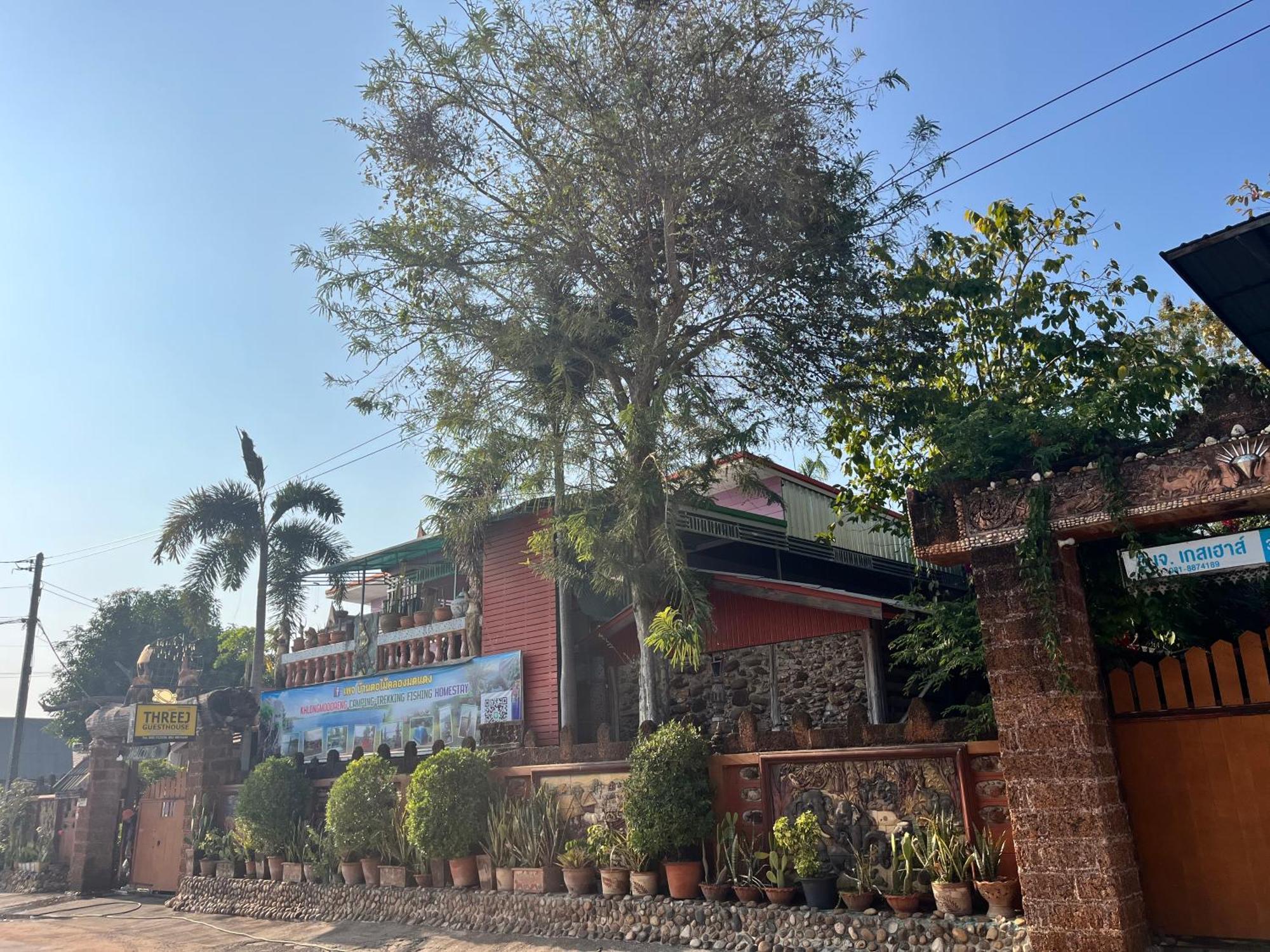 Three J Guesthouse กำแพงเพชร ภายนอก รูปภาพ