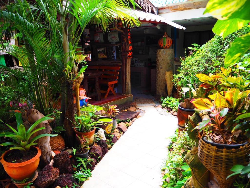 Three J Guesthouse กำแพงเพชร ภายนอก รูปภาพ