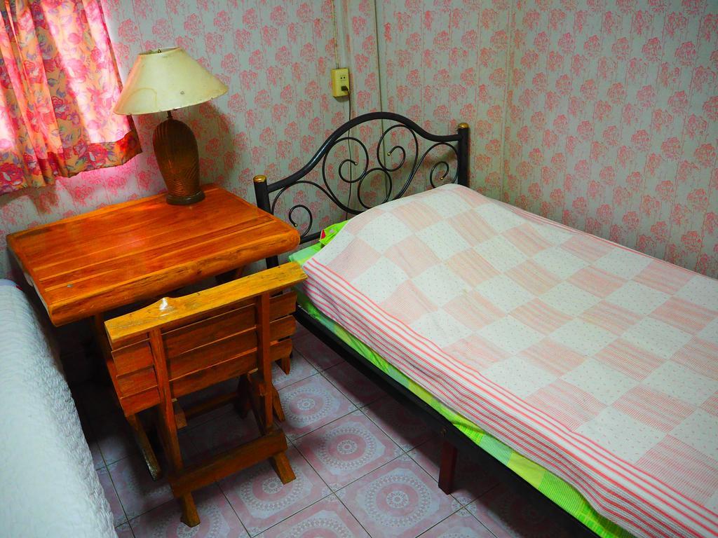Three J Guesthouse กำแพงเพชร ภายนอก รูปภาพ