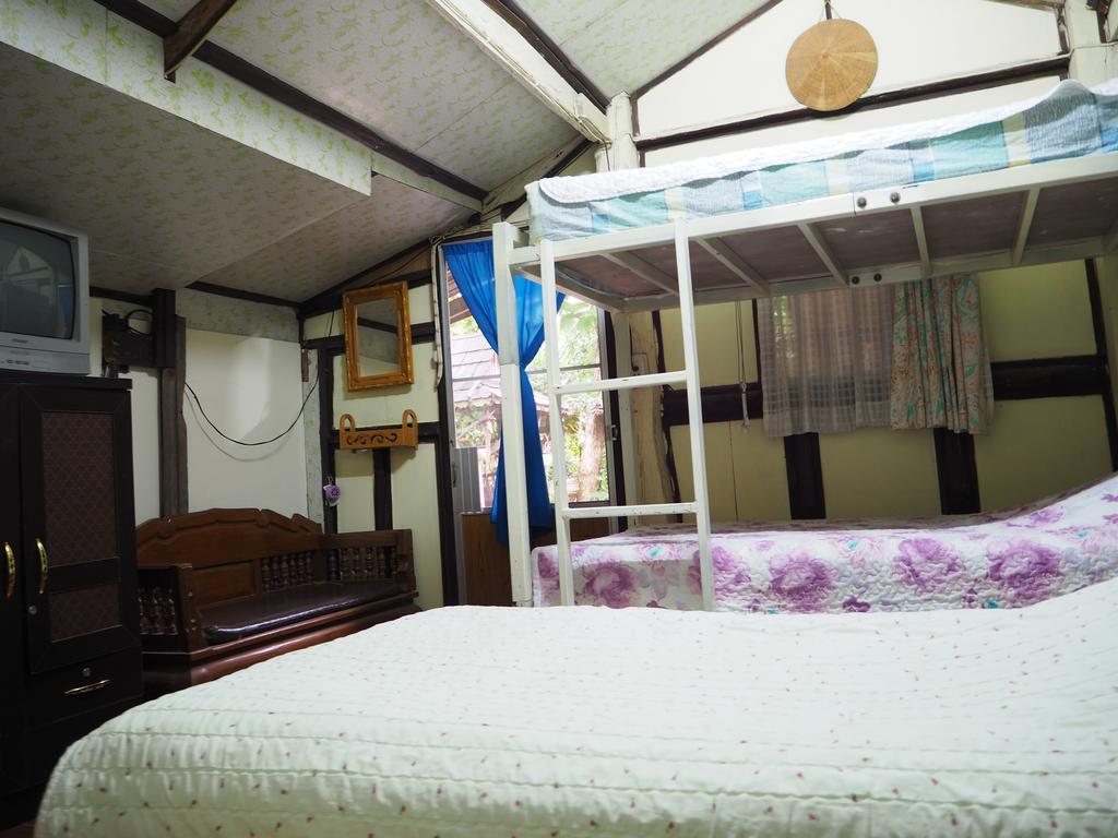 Three J Guesthouse กำแพงเพชร ภายนอก รูปภาพ