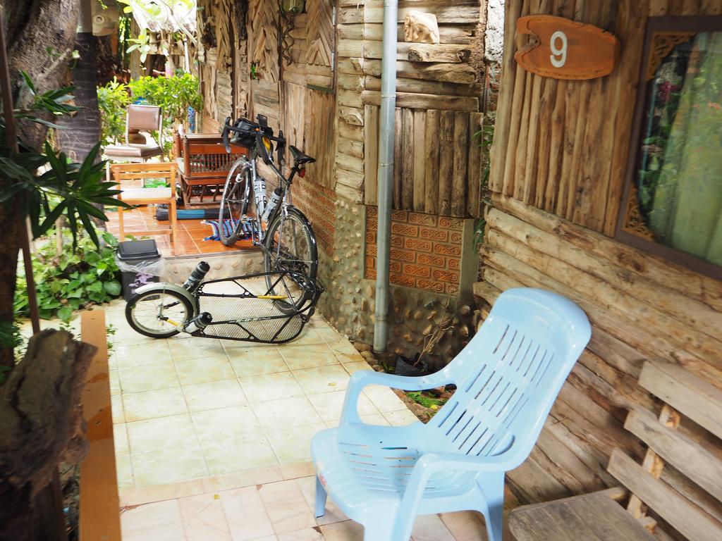 Three J Guesthouse กำแพงเพชร ภายนอก รูปภาพ