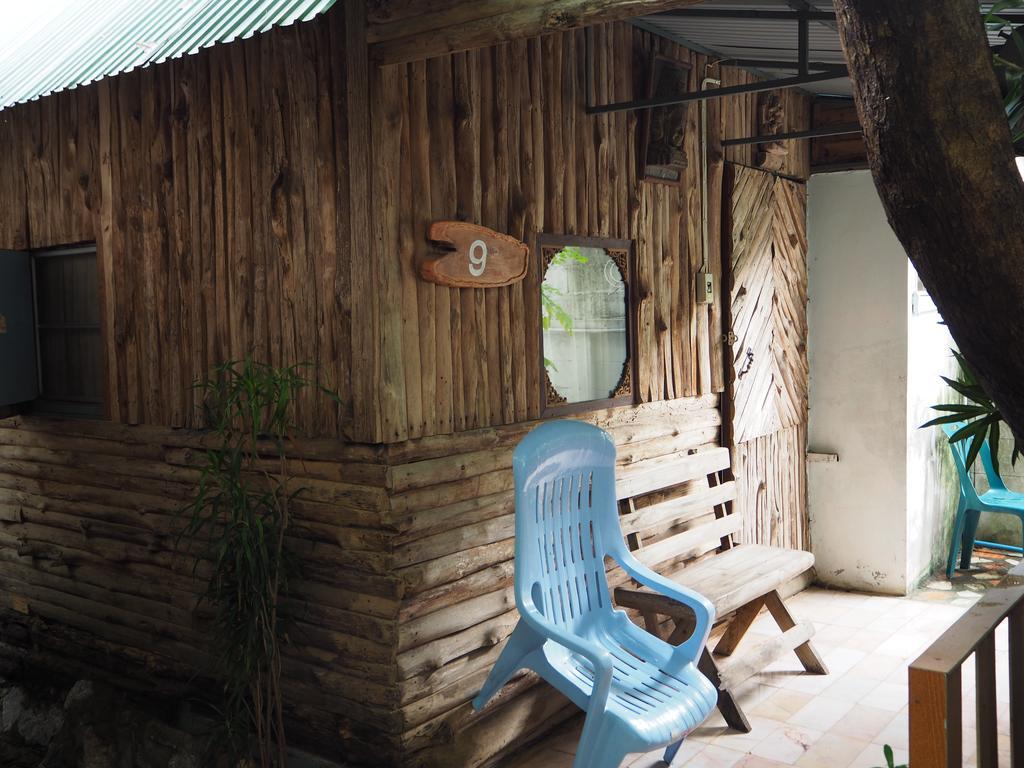 Three J Guesthouse กำแพงเพชร ภายนอก รูปภาพ