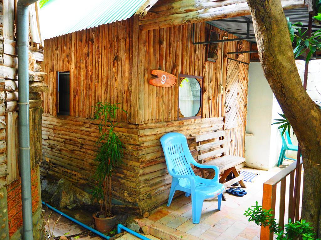 Three J Guesthouse กำแพงเพชร ภายนอก รูปภาพ